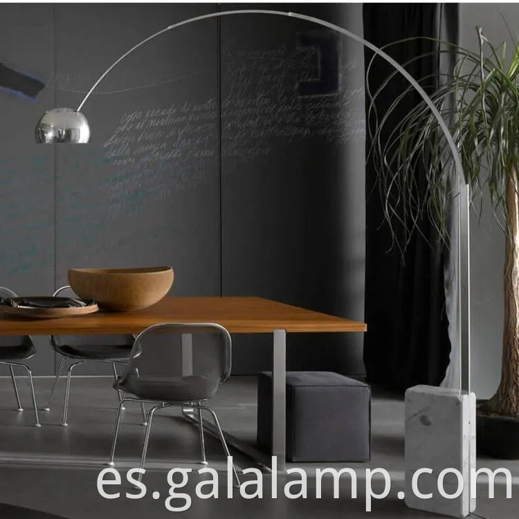 Lámpara de arco clásico moderno con elegante base de mármol